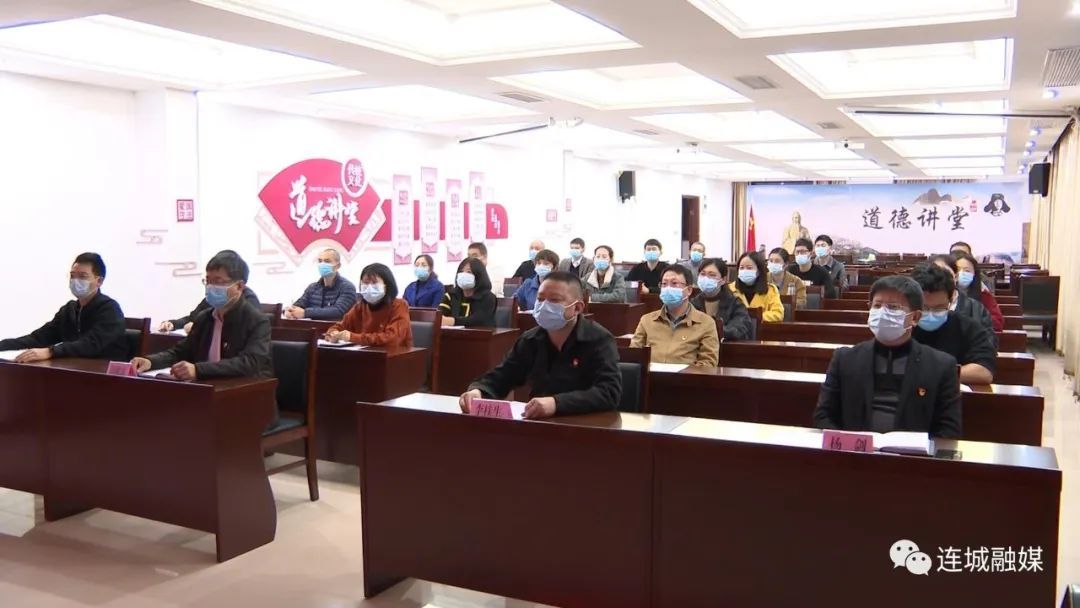 連城縣廣大黨員干部熱議《抗疫一線黨旗紅——連城縣抗疫紀實》專題片