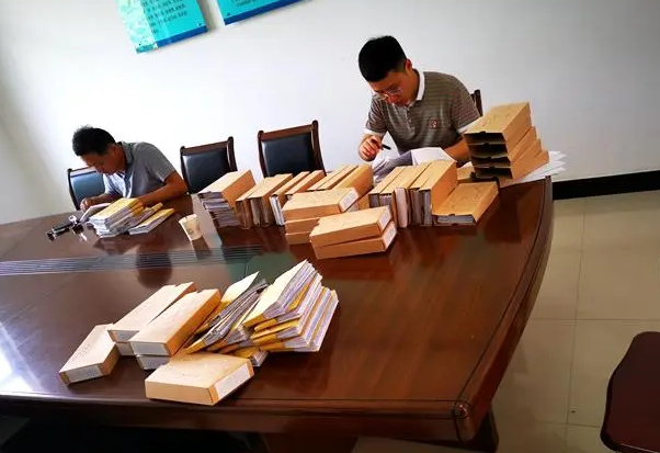 会计应届生“就业难”，初入职场工资只有2000多，如何摆脱困境？