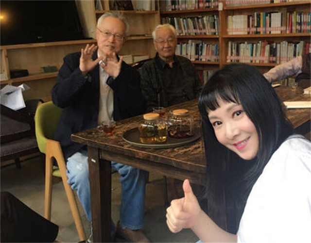 54岁《红楼梦》晴雯近况，替夫还债千万！泪崩自述丈夫死后租房住