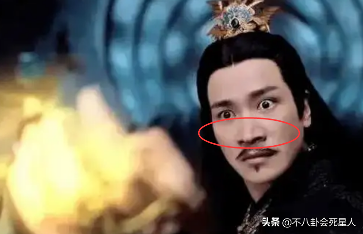 厚嘴唇、大鼻孔、长方脸，这7位男星看似很帅，实则奇怪