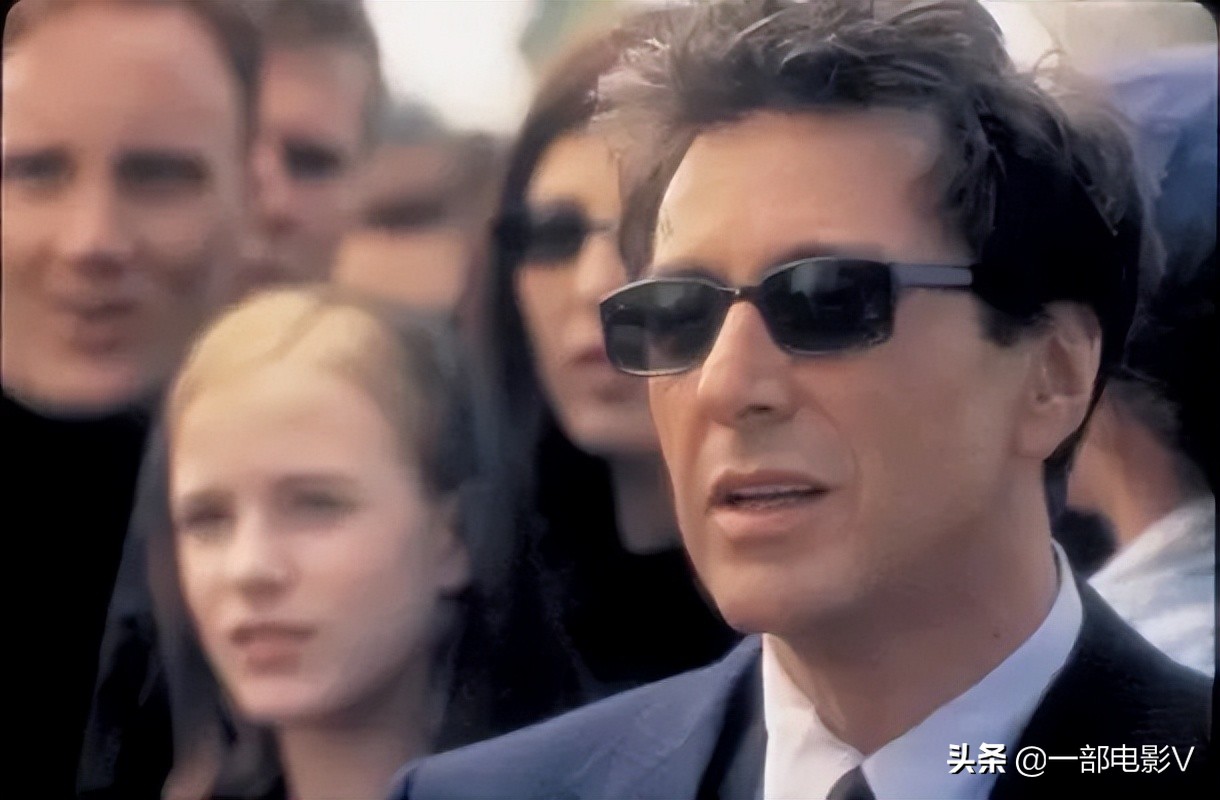 受人追捧的女明星，竟然只是个骗局《西蒙妮》