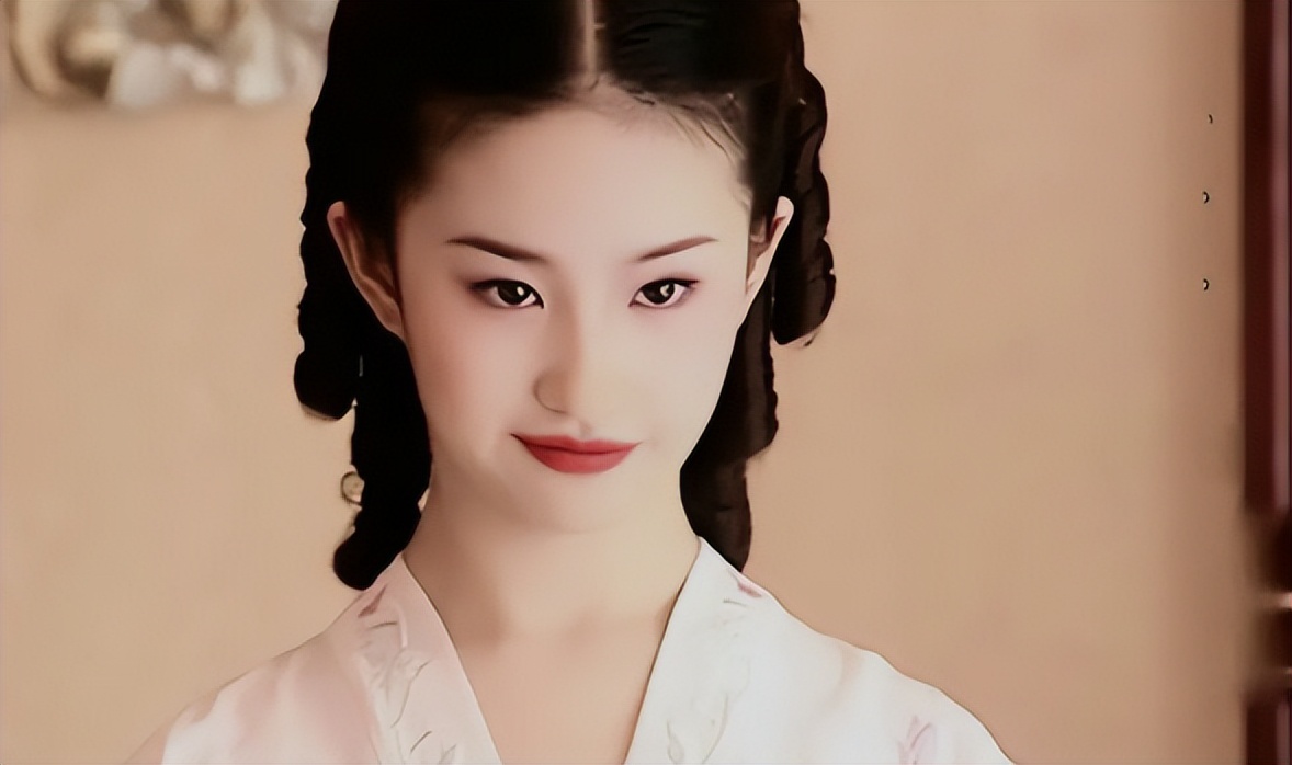 从十几岁出道,刘亦菲在电视剧《****》里的颜值就已经惊艳众人.