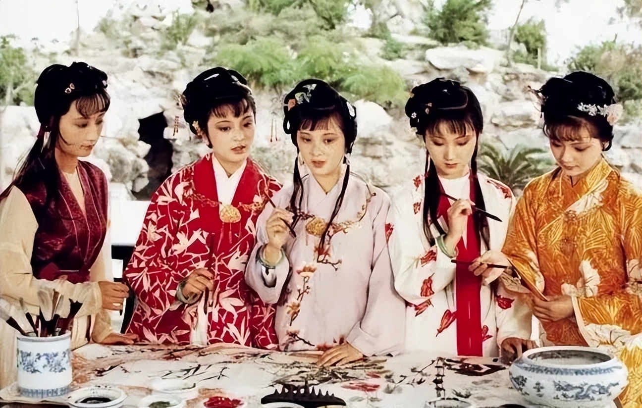 《红楼梦》幕后故事,3万人竞争林黛玉,欧阳奋强为演贾宝玉整容