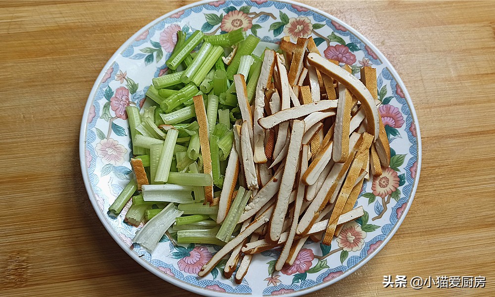 图片[4]-【芹菜豆干炒肉】做法步骤图 在家也能吃到饭店味 开胃又下饭-起舞食谱网