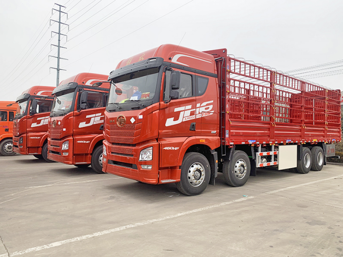驕傲！鑼響全球首款混合動(dòng)力、新材料掛車(chē)路試出征