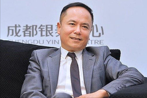 浙江隐形富豪：与马云称兄道弟，如今身价百亿，娶小20岁明星妻子