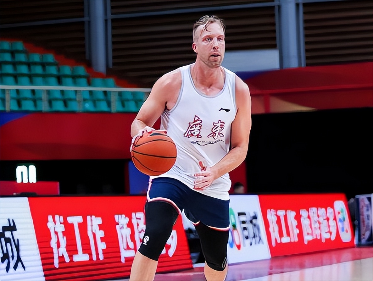 cba双外援什么时候上（17投轰39分7板！广东最强双外呼之欲出 有他俩杜锋该放心了）