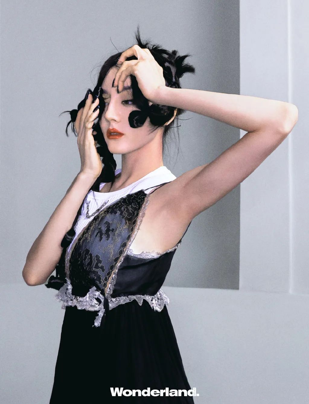 被王嘉尔颓丧风造型帅到！这些小众的宝藏杂志也太会拍了吧…