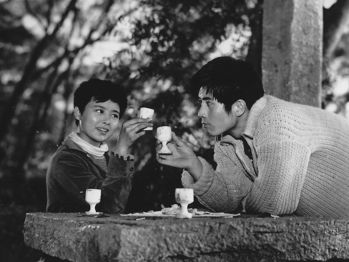 《小街》:过去的就让它过去吧,真的能过去吗?