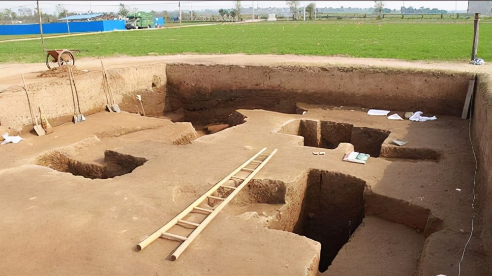 山东挖出3000年前古墓，出土姜太公神秘铭文，墓主究竟是谁？