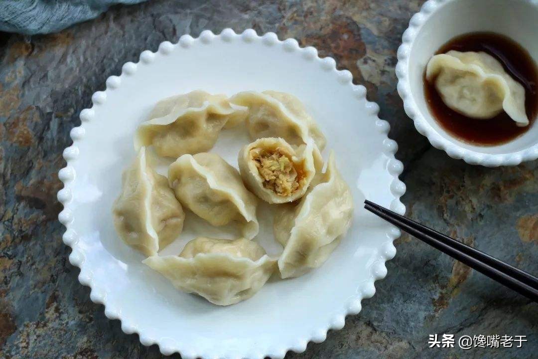 调白菜馅饺子，最忌用盐杀水，十几年老配方告诉你，饺子馅鲜多汁