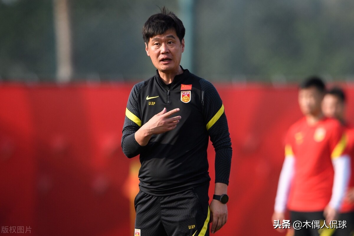 李霄鹏去留难定,足协选帅谜团重重)
