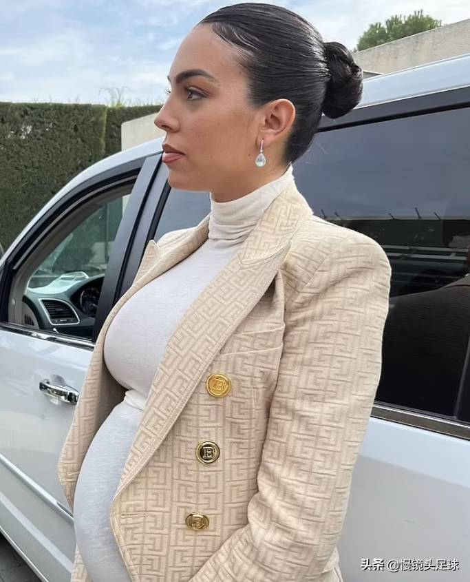 女友乔治娜快生了,晒大肚照,390万人点赞,伊莲娜难比)