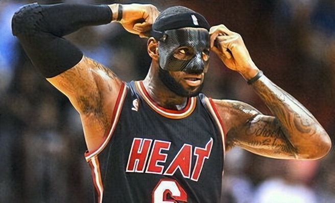 為什么nba會有帶面具的（詹姆斯佩戴黑色面具被聯盟警告，這是怎么一回事？他的發揮如何？）