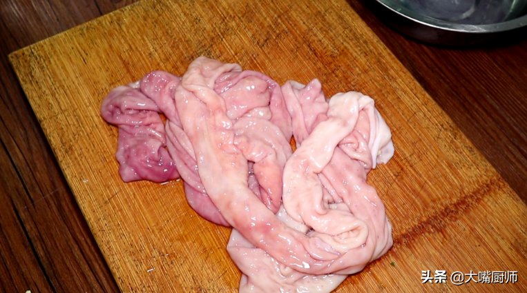 猪大肠怎么清洗（猪大肠用盐用碱洗，难怪洗不干净！教你一招，10分钟干净不腥臭）-趣拿体育