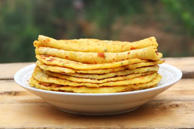 土豆别总是拿来炒土豆丝，试试3种特色吃法，口感一流，特别解馋