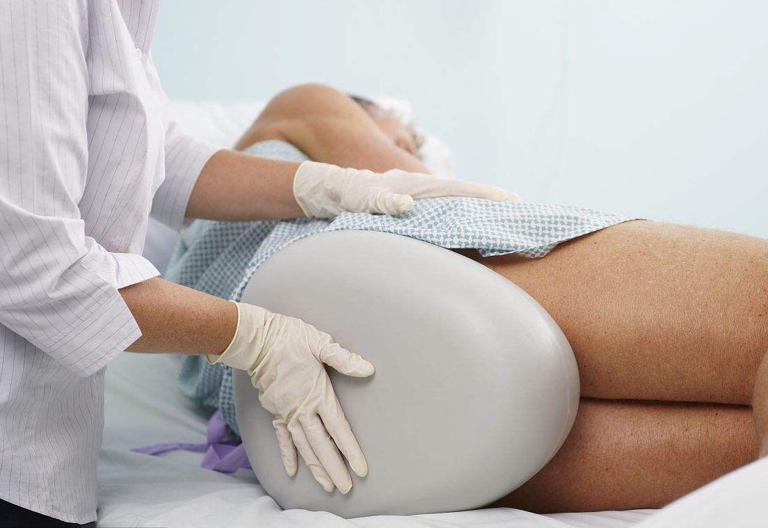 卧床大便姿势图片(卧床如何大小便) - 赤虎壹号