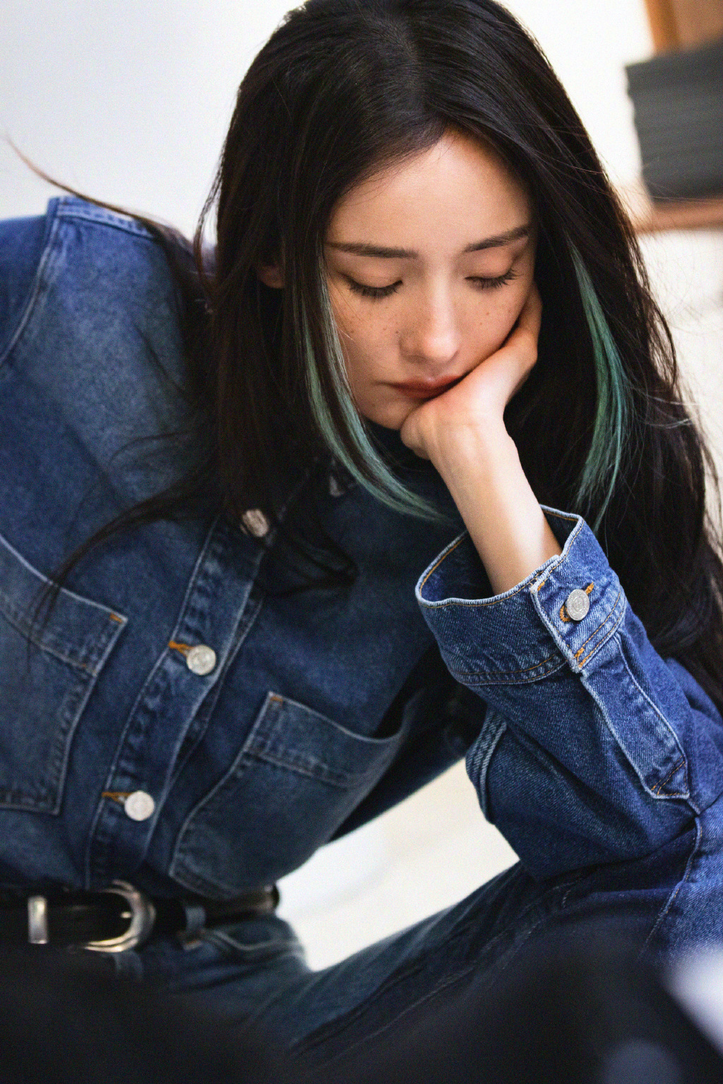 杨幂的绿发小雀斑，南韩第一腿精宣美的红发小雀斑，哪个最正宗？