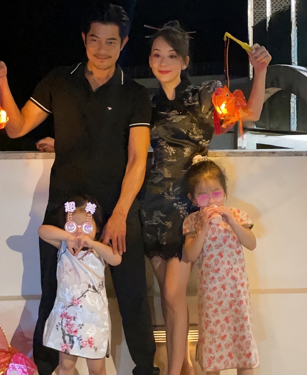 郭富城老婆豪华浴室内录视频，护肤品全是孕妇可用，被疑怀三胎