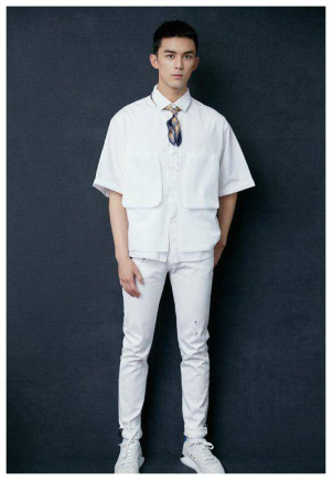 穿“白衬衫”的10位男星，个个“白衣胜雪”，气质干净