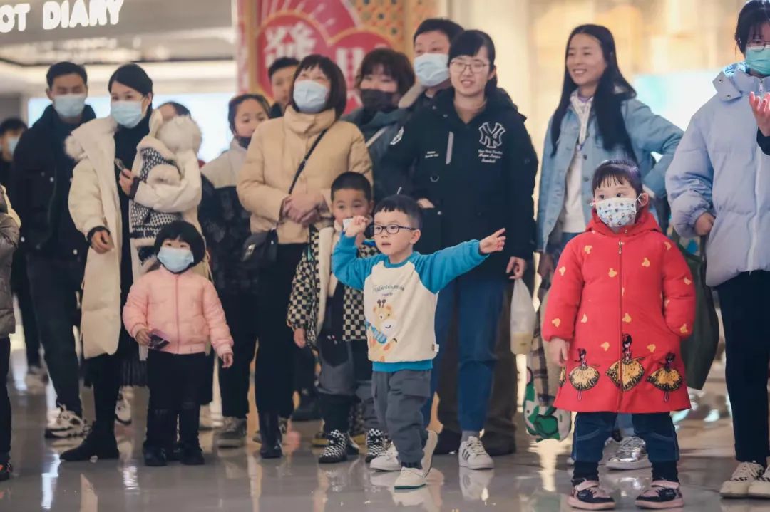 港式浪漫、硬核福利、现场求婚…快来pick你心目中最IN虎年现场