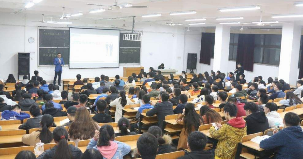 985毕业生满大街都是？但根据现实说明，大专学历才是社会的主体