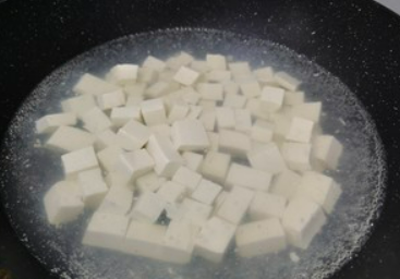 四川十大经典名菜“麻婆豆腐”，口感顺滑，口味独特