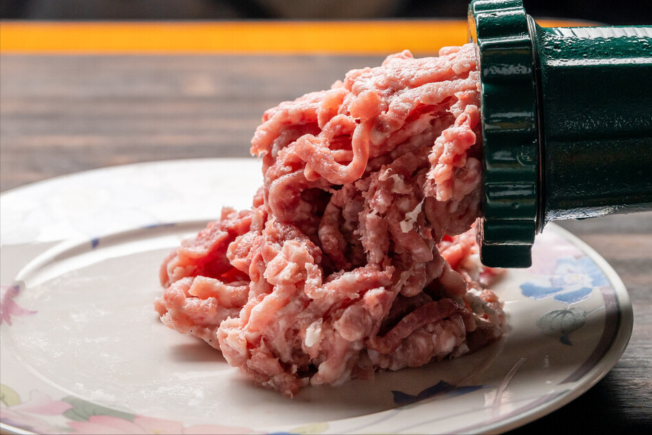 酸菜饺子好吃有诀窍，酒店大厨教你3个诀窍，饺子鲜美多汁喷喷香