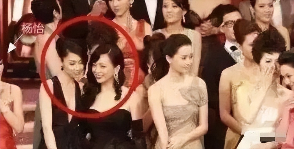 娱乐圈最精彩的戏，都在明星的微表情里，那信息量太大，我不能笑