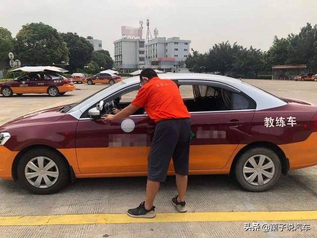 驾照考试，“网上预约”和“驾校报名”有啥区别？可别选错了
