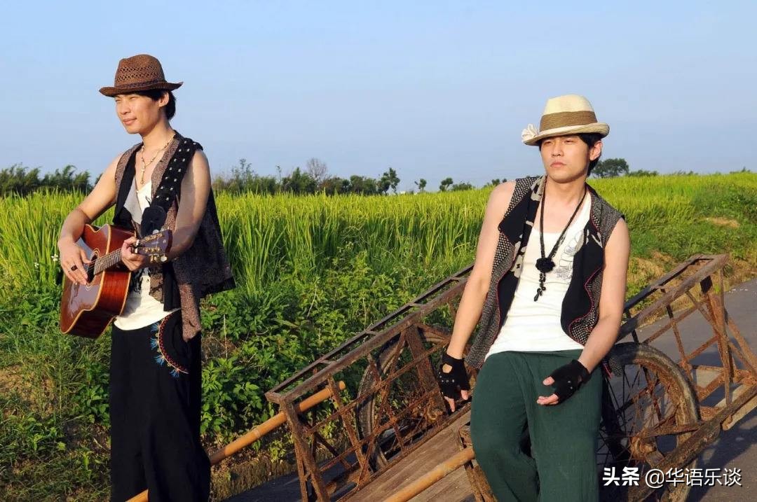 虽然我写词不专业，但偶尔为之却足够惊艳！周杰伦黄家驹都是