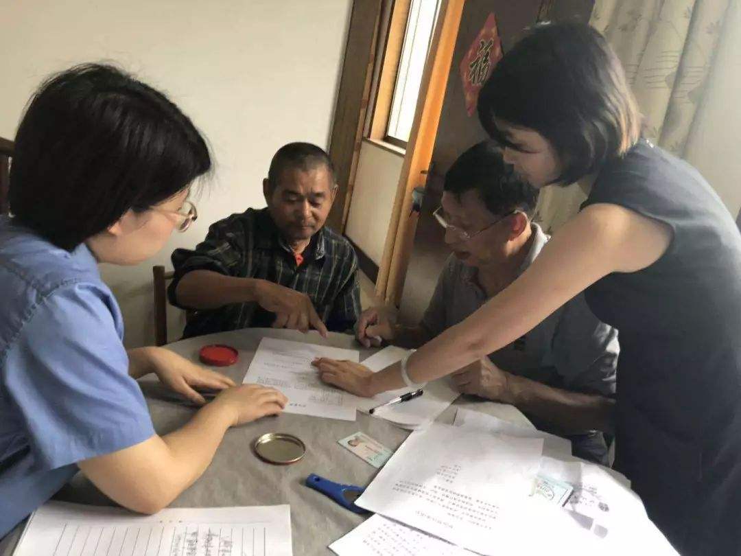 鼓吹自己在公检法有关系的律师，能帮忙办理取保候审。你会信吗？