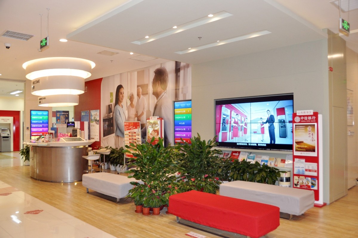 助力银行数字化转型升级，TCL商用交互平板智慧之选