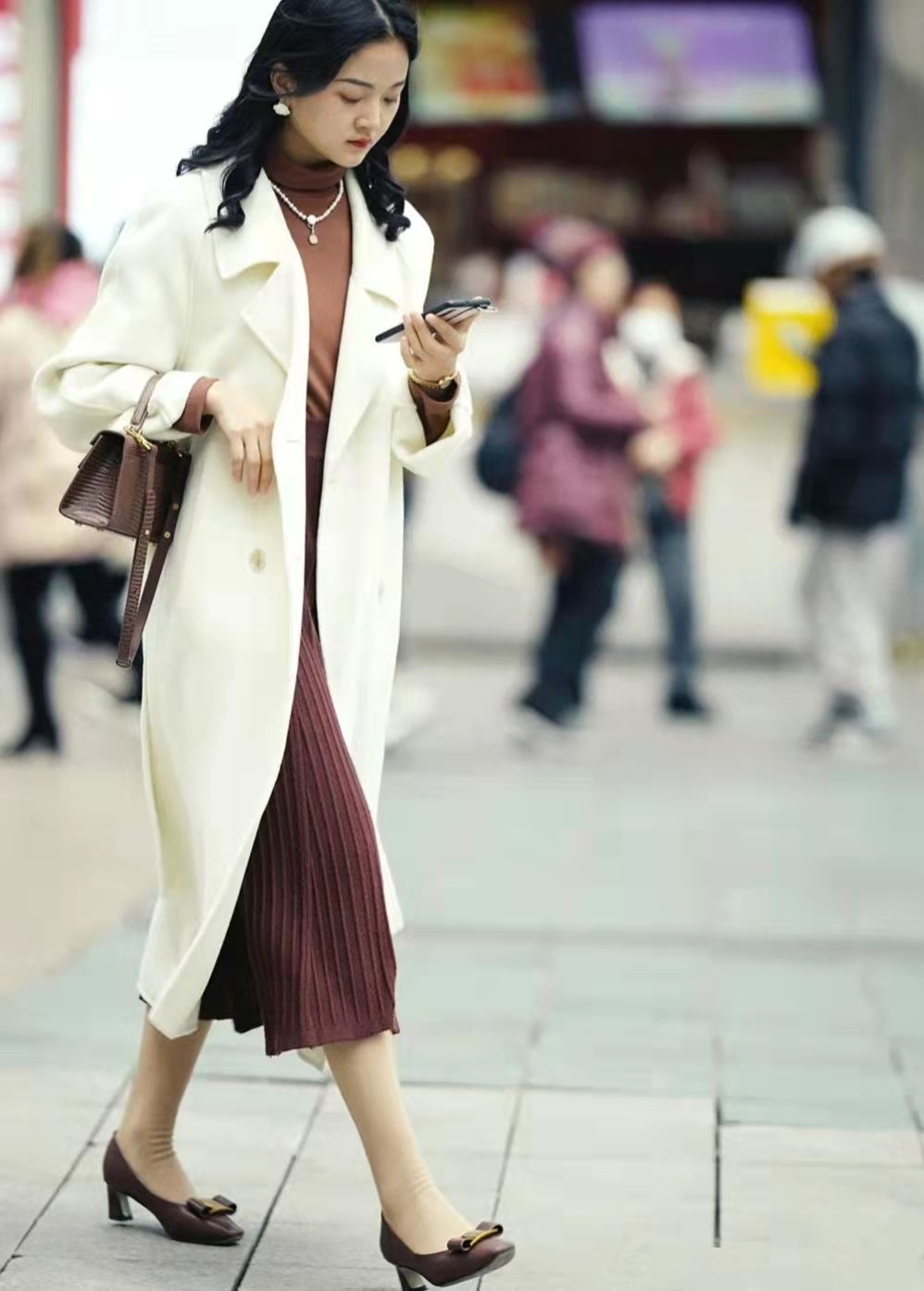中长款大衣搭配图片女(冬日街拍中) - 赤虎壹号