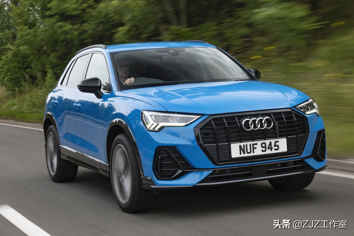 奥迪S3性能版轿车，搭载2.0T发动机，运动操控与豪华舒适完美结合
