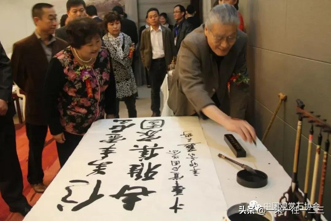 深切缅怀，沉痛悼念蓝天野先生