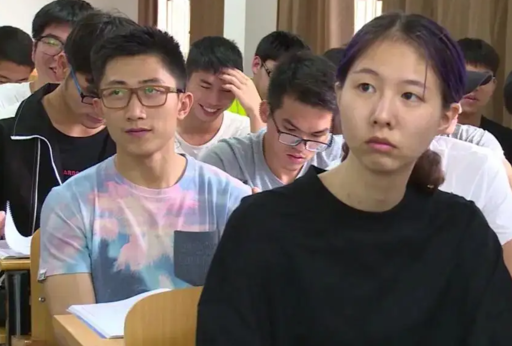 大学怀孕（大学生怀孕现象层出不穷）