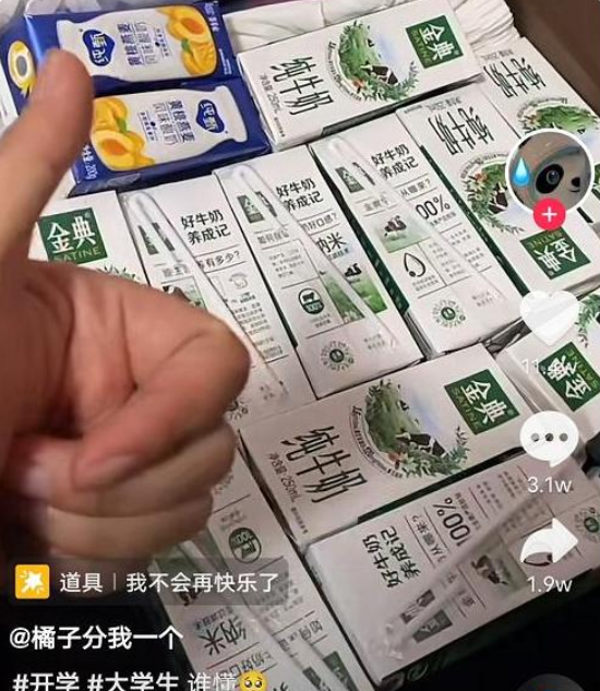 女大学生开学返校，行李箱塞满几十瓶牛奶，引发评论区网友共鸣