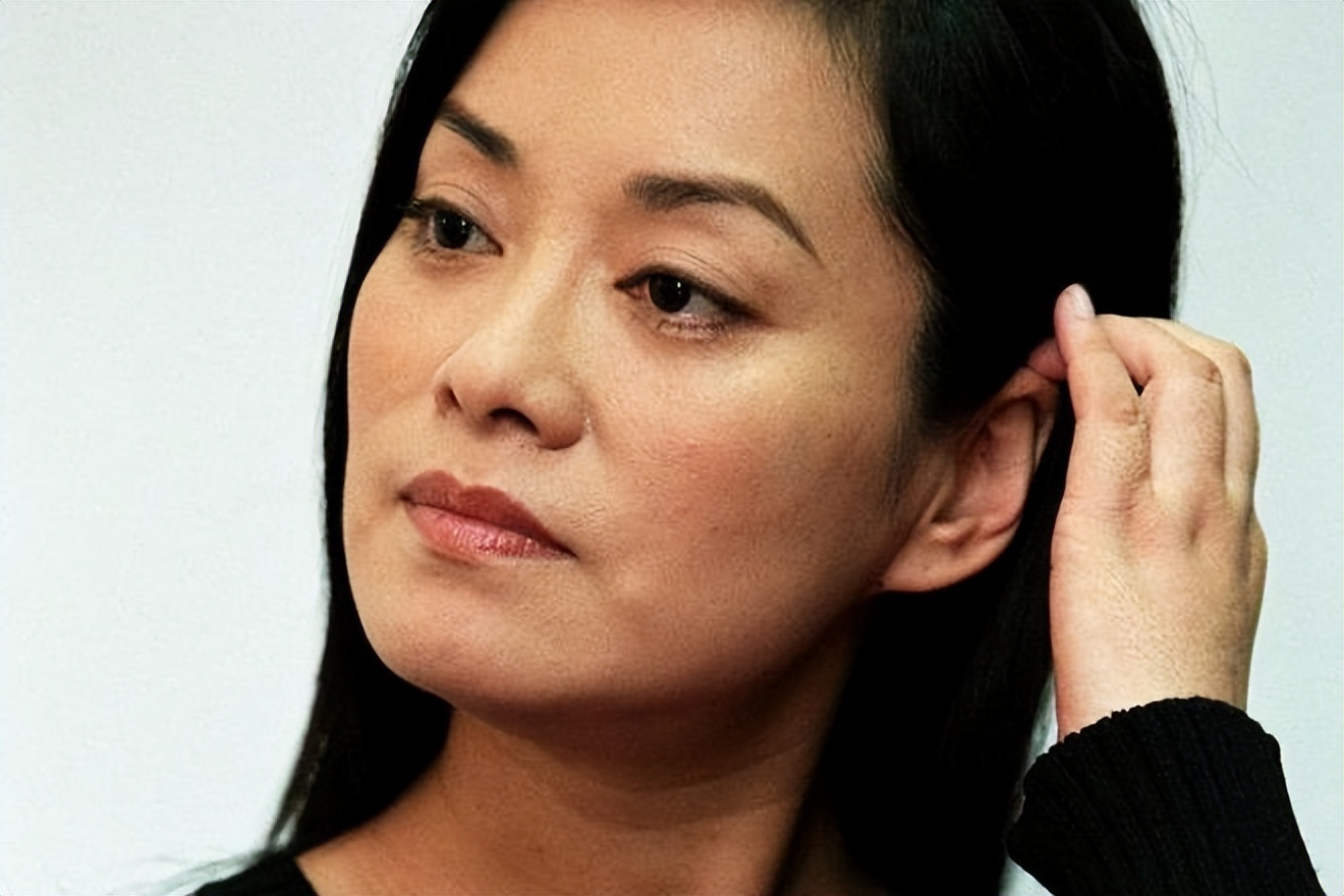 毛阿敏:被韩红跪拜,40岁嫁百亿富豪,丈夫却突然离世留下260亿