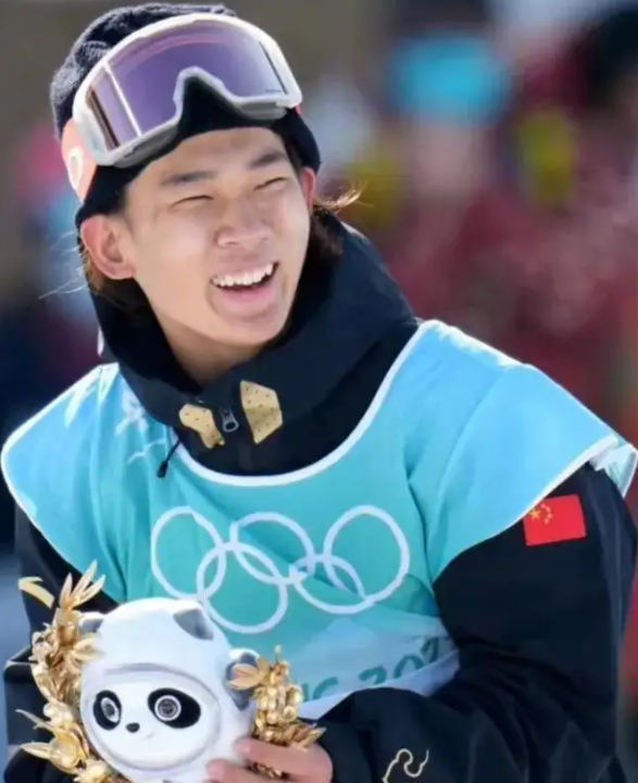 明星“装熟”被打脸有多尬？被保镖“叉出”、台上撕脸，尬到抠地