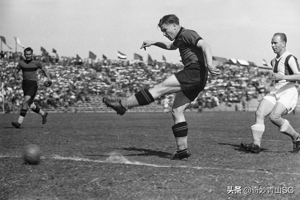 世界足球进球最多的是（世界足球历史上进球最多的10名球员）