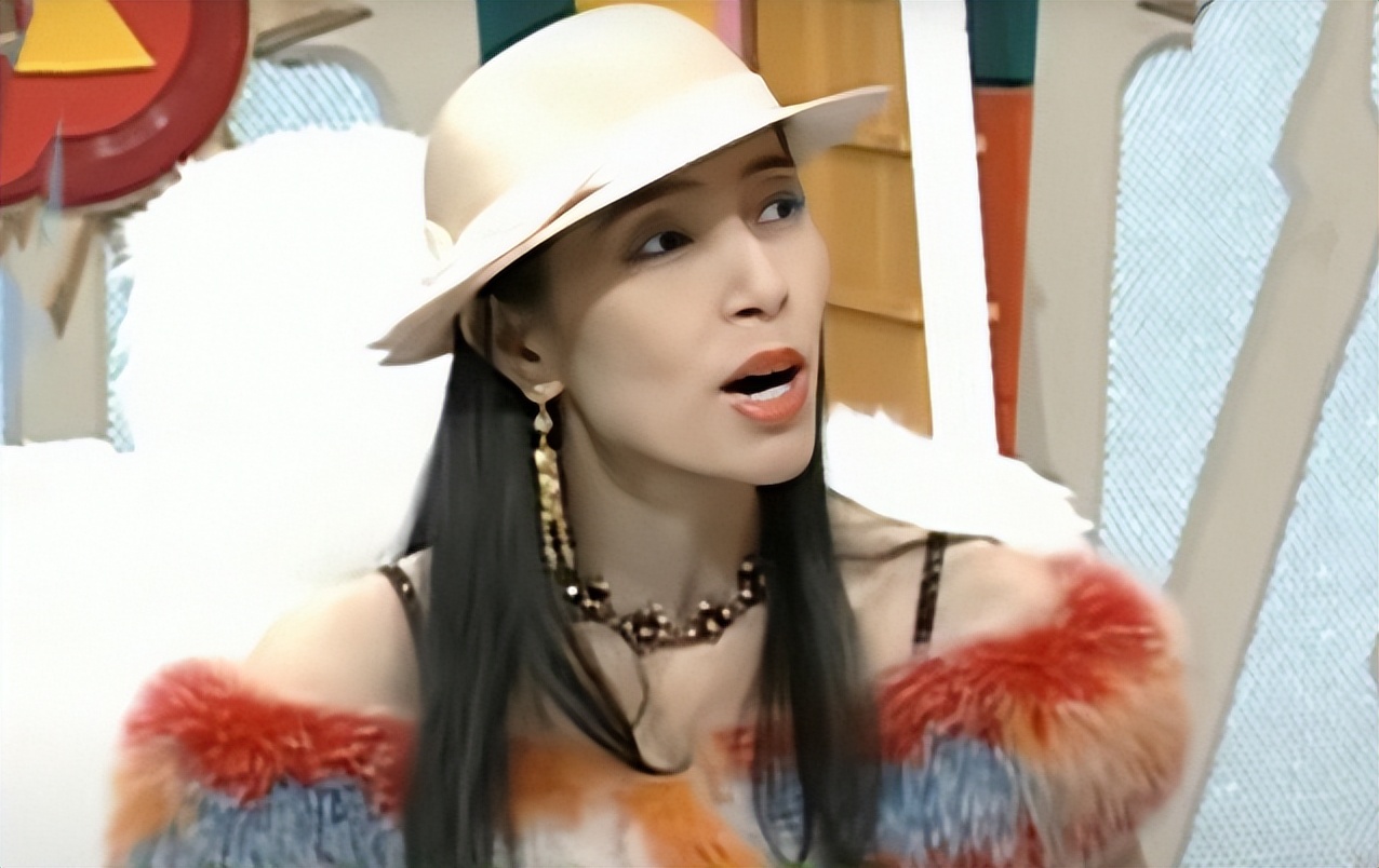 台湾好色富婆许纯美,结过五次婚还想包养黎明,却在16年选择出家