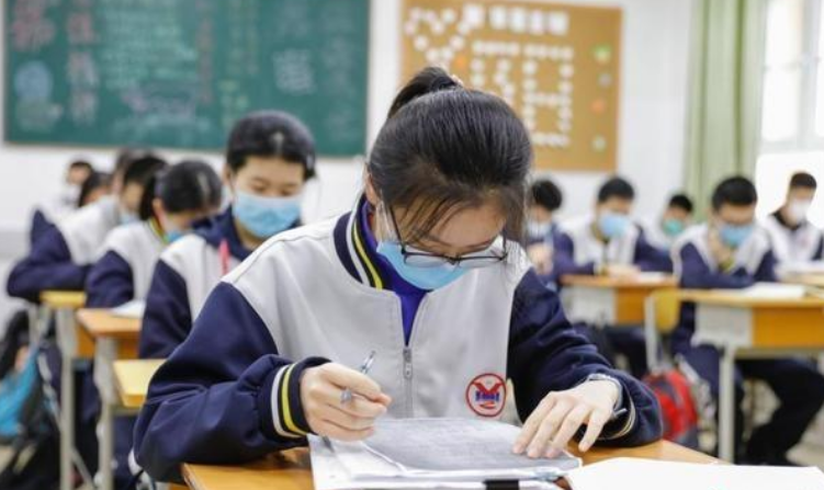 高考答题卡为何必须要用2B涂？电脑上扫描后的试卷，对比效果明显