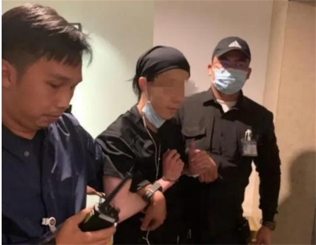 2020年，22岁海归男杀害高知父母，被捕时面带微笑