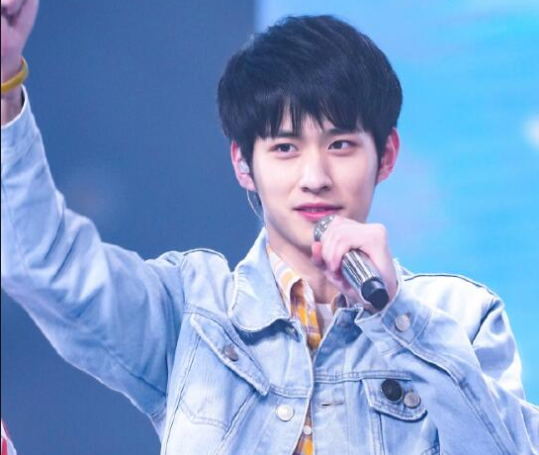 2021艺考新晋男神，行走的招生简章，网友看后却有不同想法