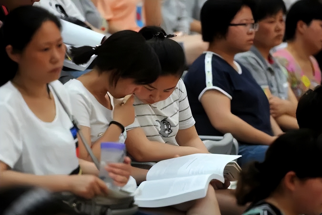 大学生免费帮亲戚填报志愿，568分考上211高校，等来的却不是感谢