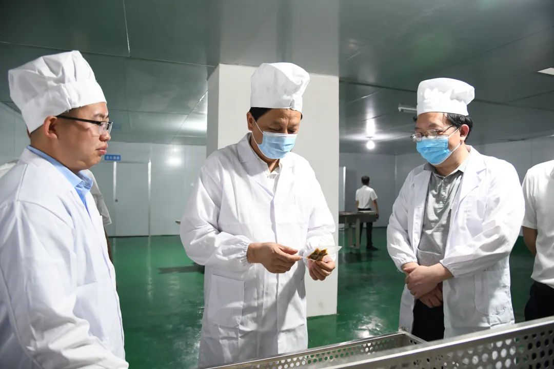 找准定位守初心 以实干实绩实效迎接党的二十大胜利召开 李万千深入帮扶联系村讲党课并调研乡村振兴工作