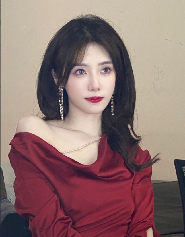 电竞女声优(lol:电竞佳人—小钰)