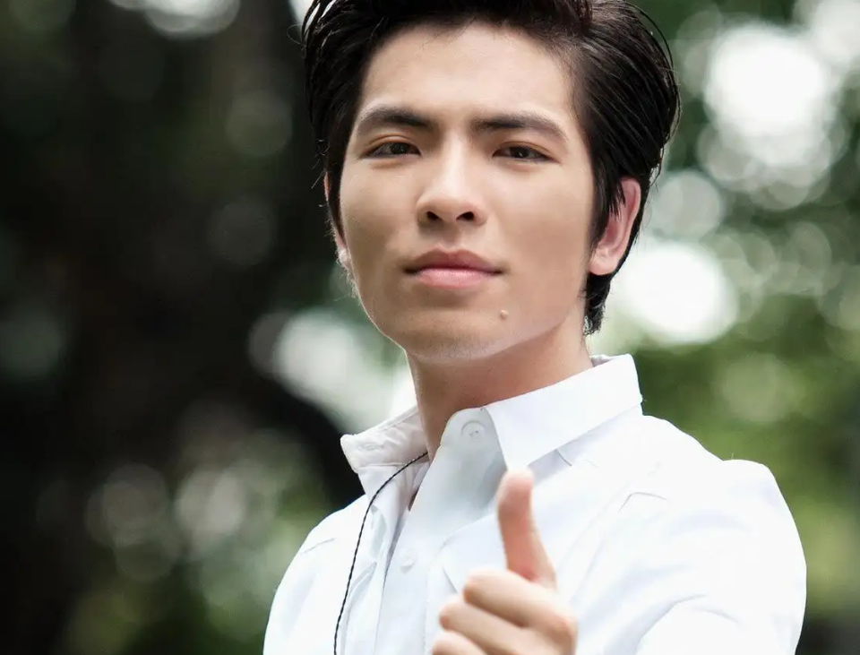 明星们的隐藏身份，萧敬腾的雨神不算什么，吴青峰的才是绝活