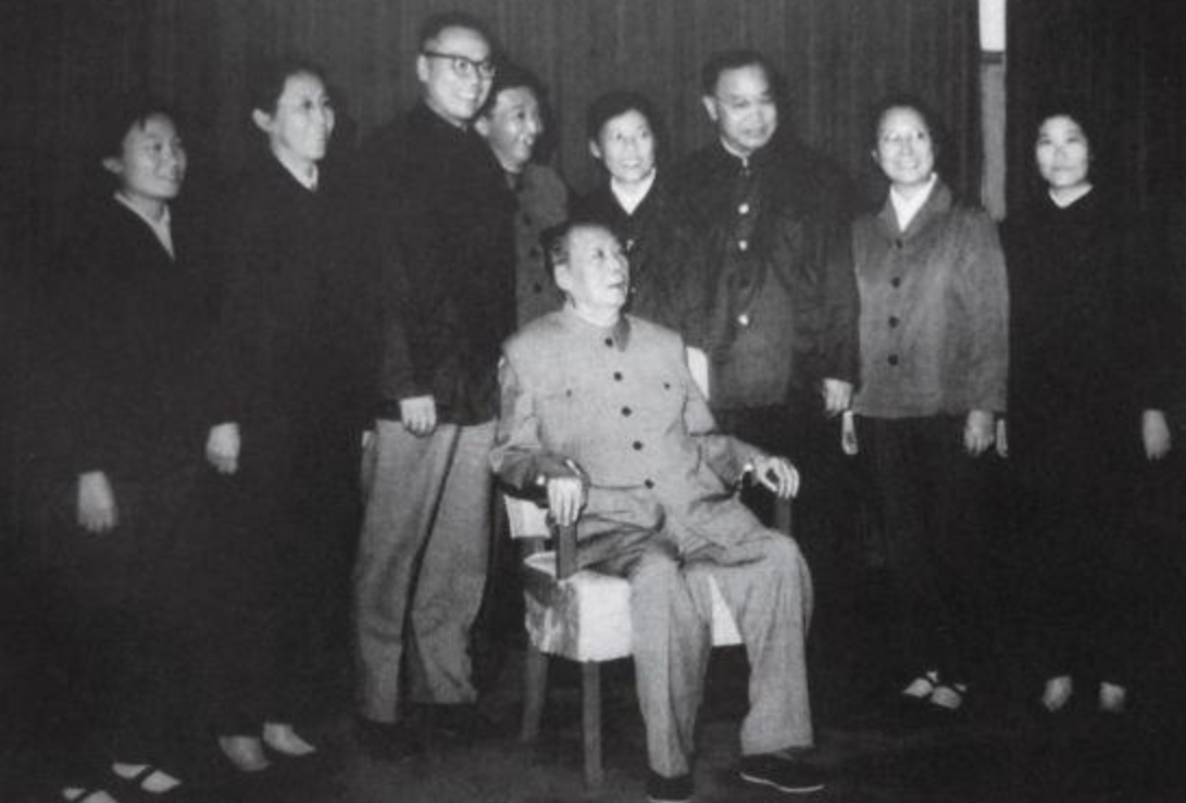 75年毛主席病重，得知李讷的工作已有着落，欣慰地点点头：可以了